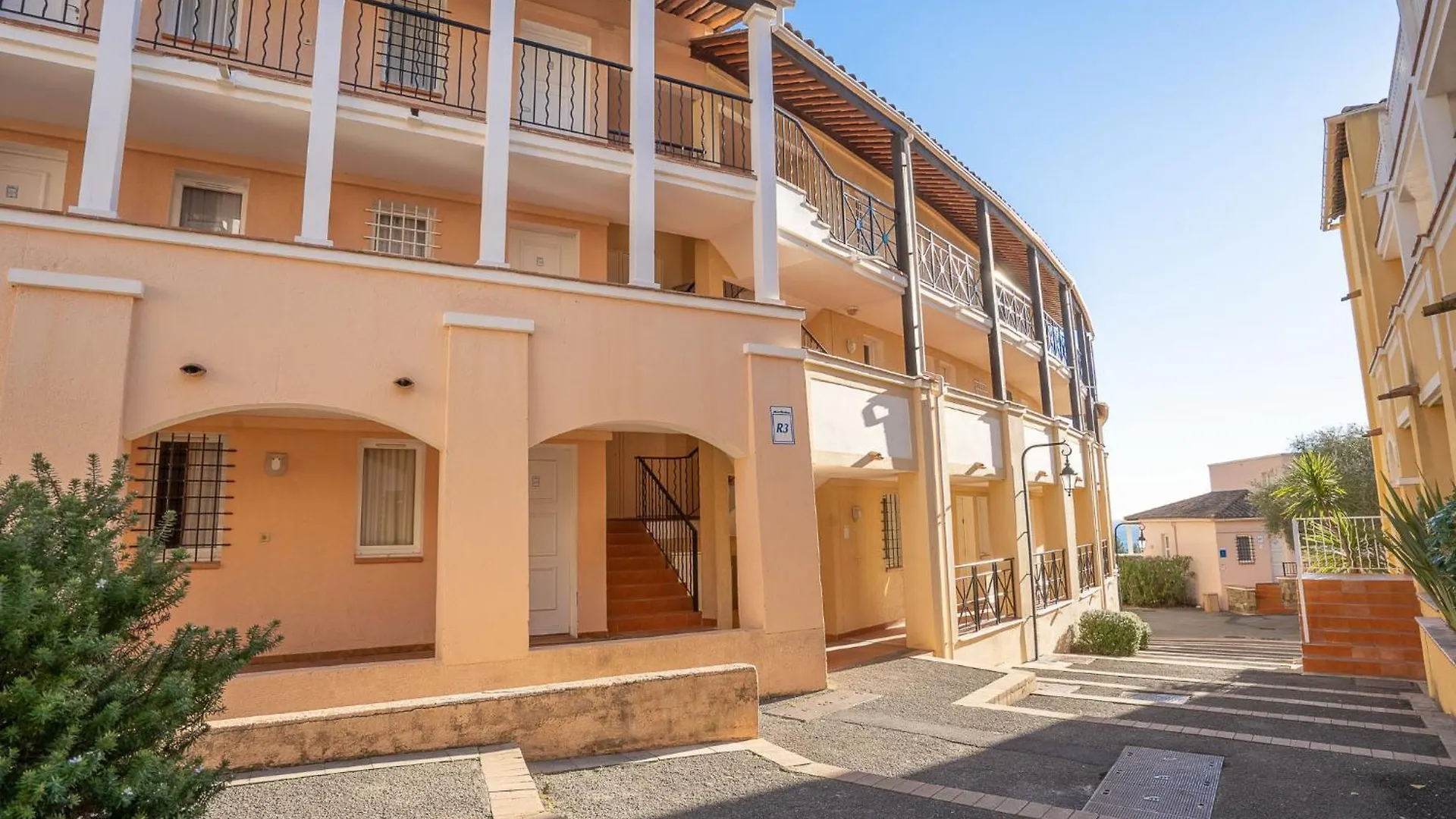 Apartment Village Cap Esterel - Le Village-81 By Interhome Saint-Raphaël