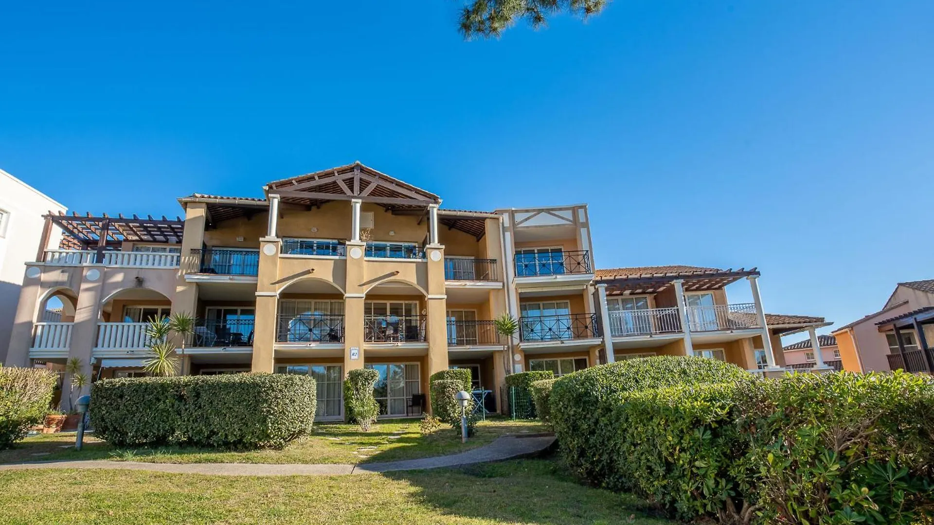 Apartment Village Cap Esterel - Le Village-81 By Interhome Saint-Raphaël